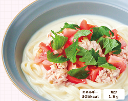 夏野菜とツナの冷やし豆乳うどん